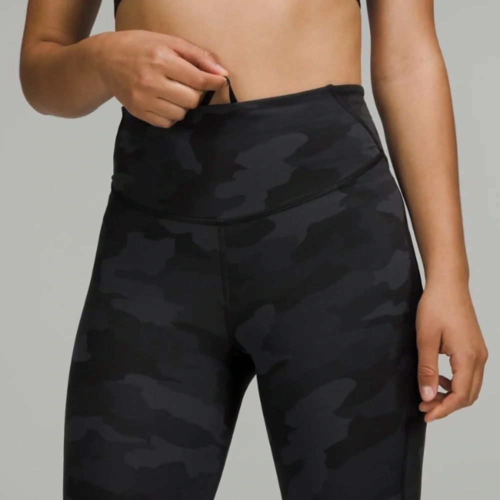 🆕 Lululemon Base Pace HR Tight 25” 🆕 - Picture 4 of 9